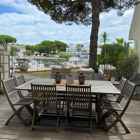Marina Avec Place De Bateau A Port Camargue Villa